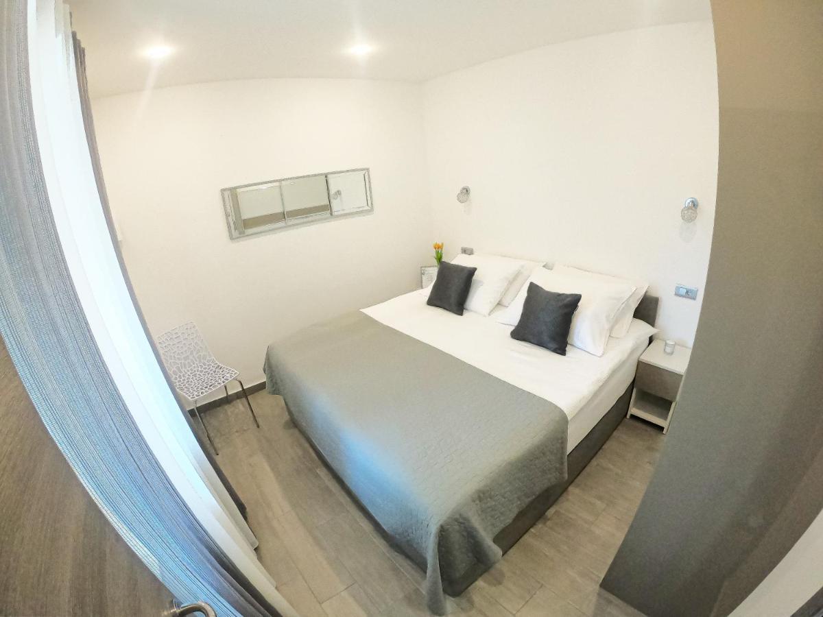 Apartment Stela - Private Terrace & Parking Zara Esterno foto