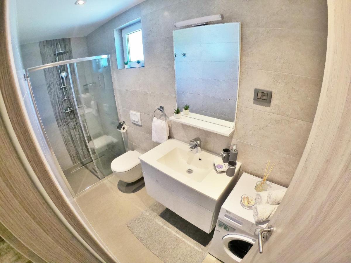 Apartment Stela - Private Terrace & Parking Zara Esterno foto