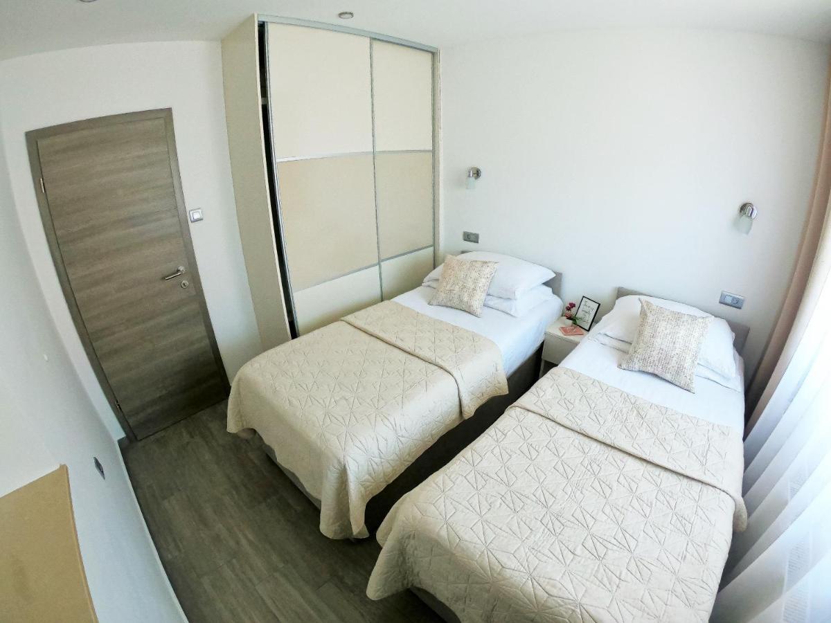 Apartment Stela - Private Terrace & Parking Zara Esterno foto