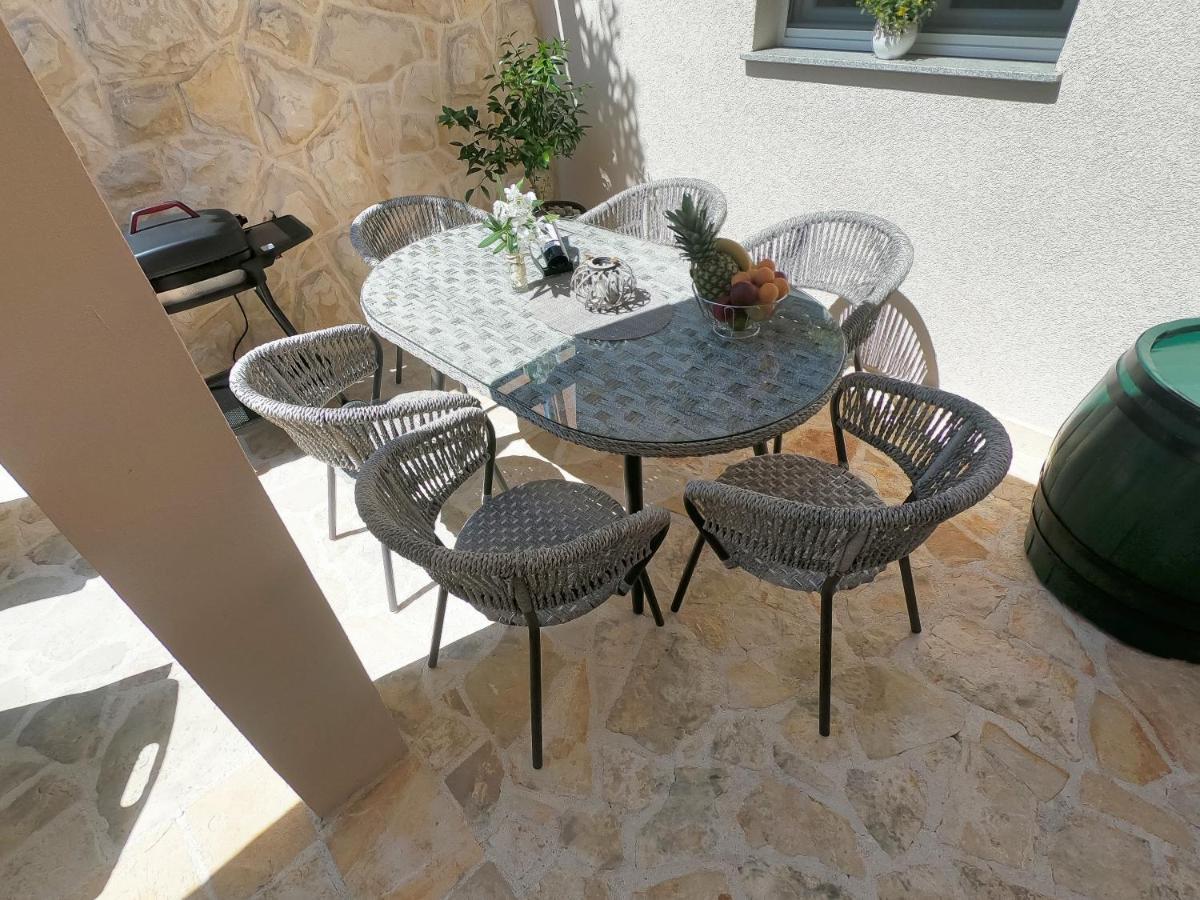 Apartment Stela - Private Terrace & Parking Zara Esterno foto