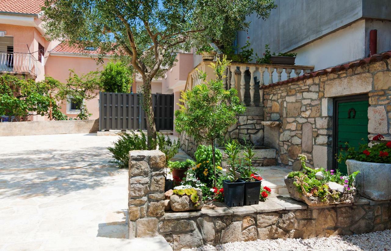 Apartment Stela - Private Terrace & Parking Zara Esterno foto